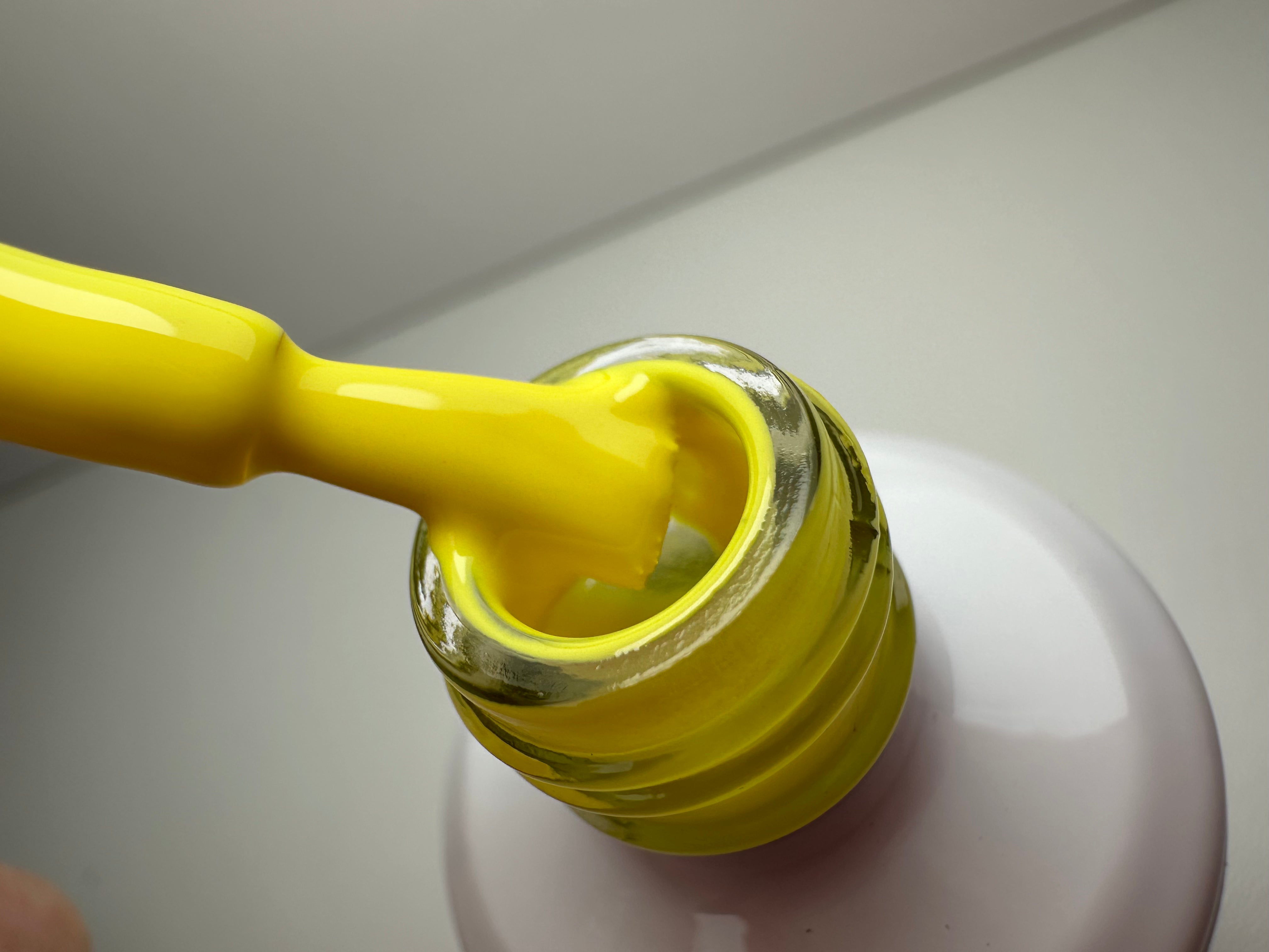 Esmalte en gel Amarillo 147